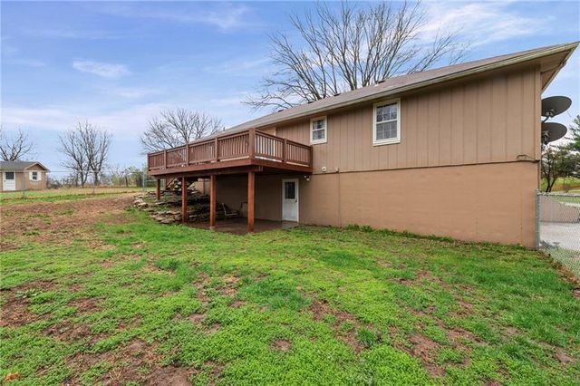 17139 SE State Route Y Highway, Dearborn, MO 64439