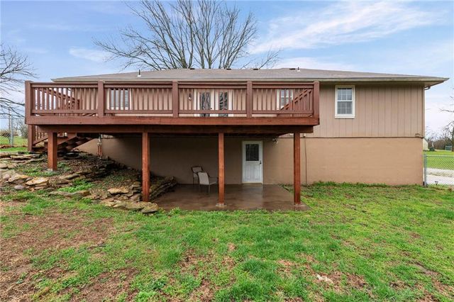 17139 SE State Route Y Highway, Dearborn, MO 64439