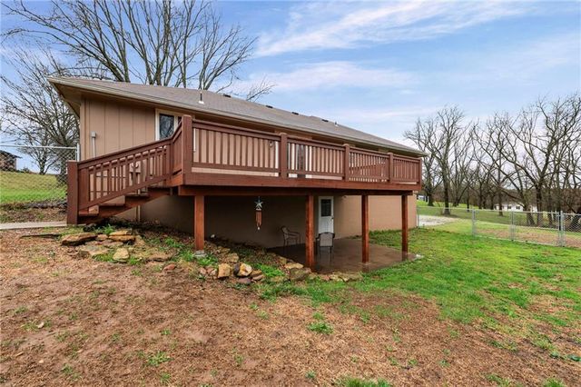 17139 SE State Route Y Highway, Dearborn, MO 64439