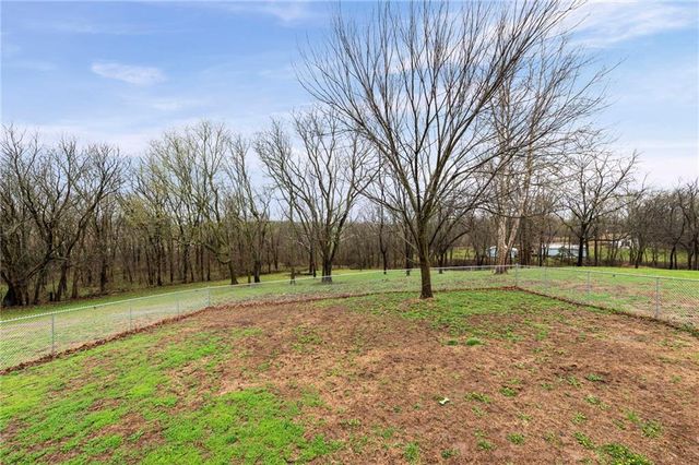 17139 SE State Route Y Highway, Dearborn, MO 64439