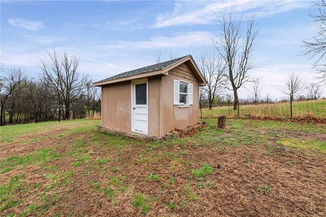 17139 SE State Route Y Highway, Dearborn, MO 64439