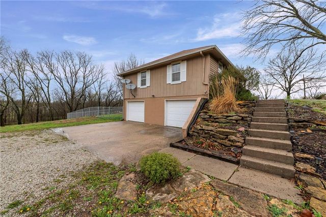 17139 SE State Route Y Highway, Dearborn, MO 64439