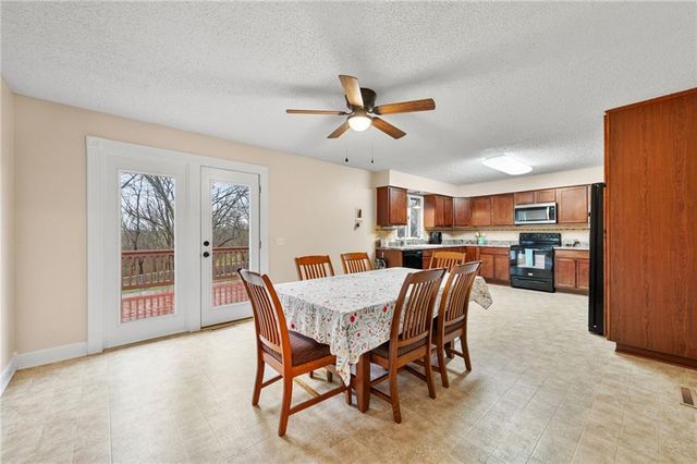 17139 SE State Route Y Highway, Dearborn, MO 64439