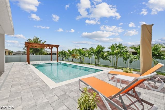 2016 NW 1st AVE, Cape Coral, FL 33993