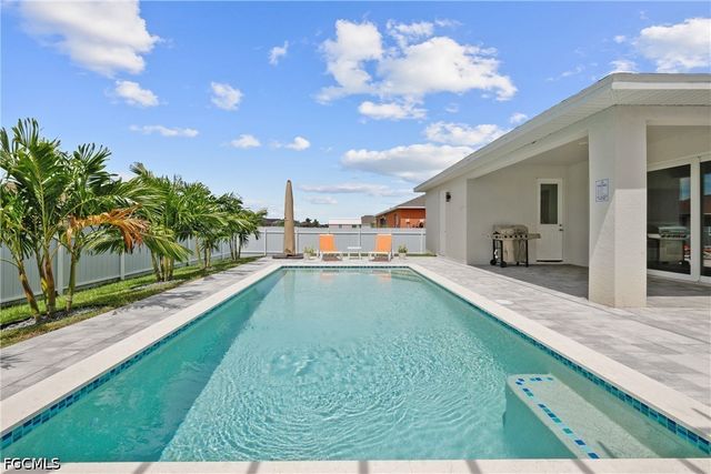 2016 NW 1st AVE, Cape Coral, FL 33993