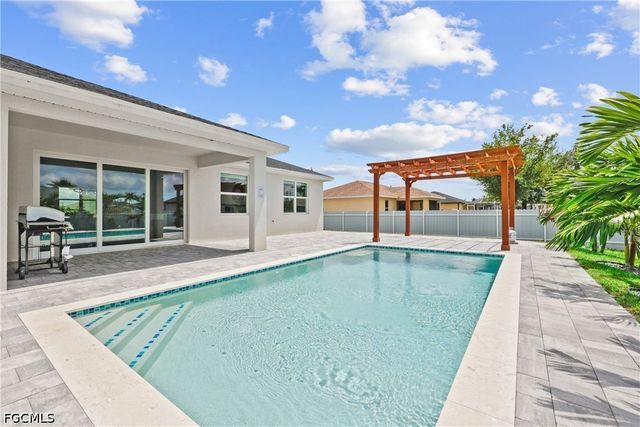 2016 NW 1st AVE, Cape Coral, FL 33993