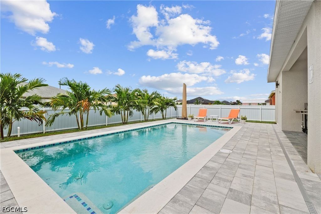 2016 NW 1st AVE, Cape Coral, FL 33993