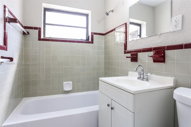 1078 NE 157th St, North Miami Beach, FL 33162