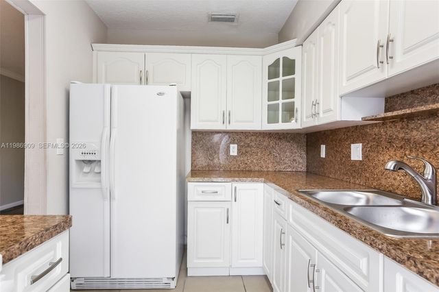 1078 NE 157th St, North Miami Beach, FL 33162