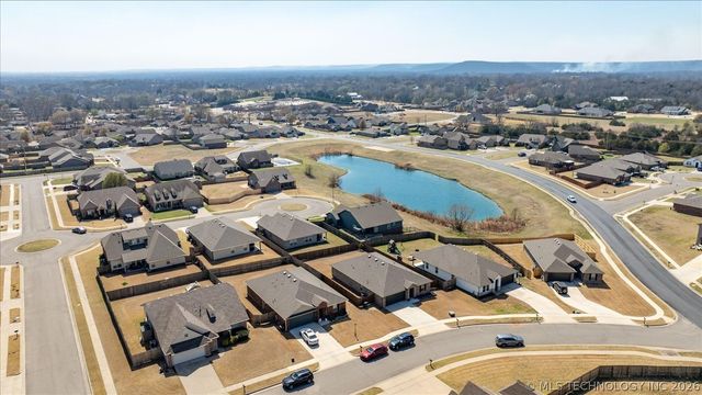 3205 Rushmore Street, Bartlesville, OK 74006