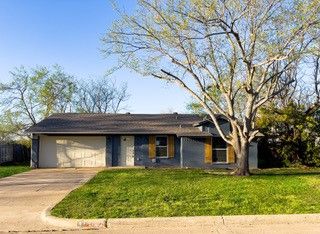 807 Crockett Street, Midlothian, TX 76065