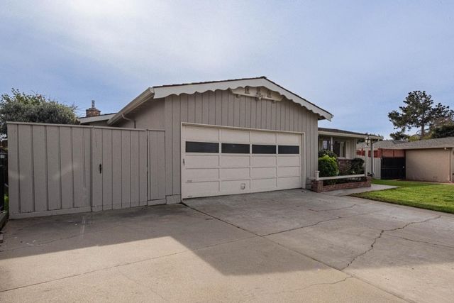 24 Saint Francis Way, Salinas, CA 93906