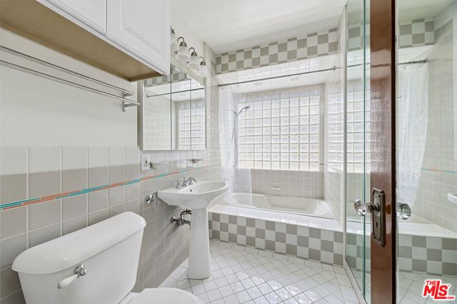 5960 Airdrome Street, Los Angeles, CA 90035