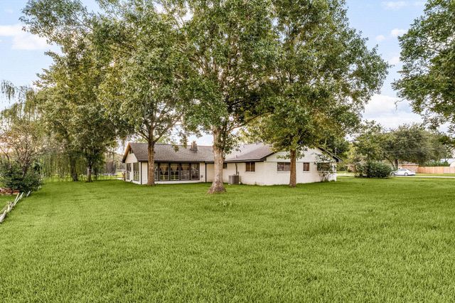 805 Redberry Hill Road, Baytown, TX 77521