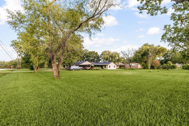 805 Redberry Hill Road, Baytown, TX 77521