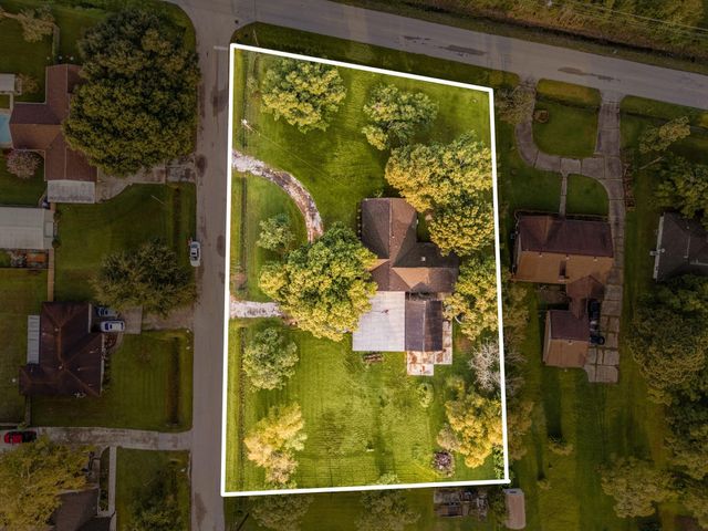 805 Redberry Hill Road, Baytown, TX 77521