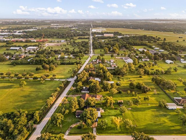 805 Redberry Hill Road, Baytown, TX 77521