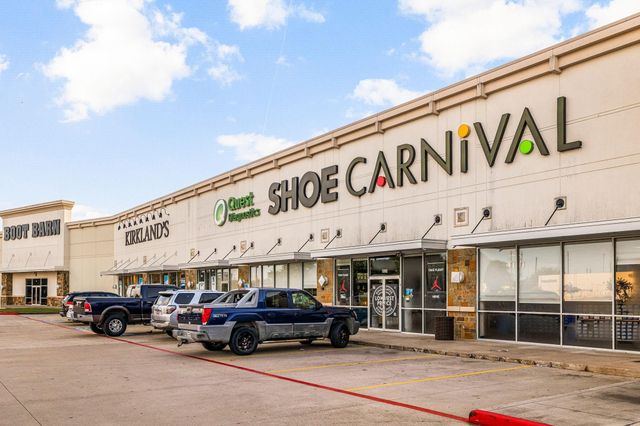 805 Redberry Hill Road, Baytown, TX 77521