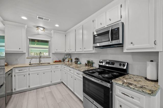 5709 David Street, Dickinson, TX 77539