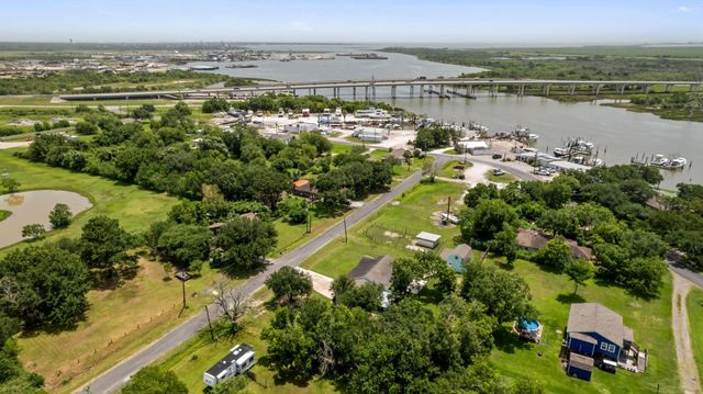 5709 David Street, Dickinson, TX 77539