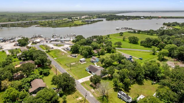 5709 David Street, Dickinson, TX 77539