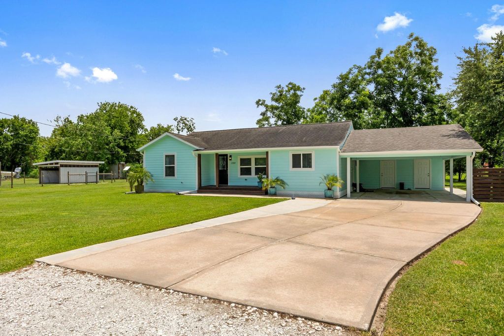5709 David Street, Dickinson, TX 77539