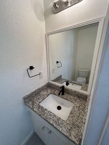 1118 E Brookswood Ave A, Austin, TX 78721