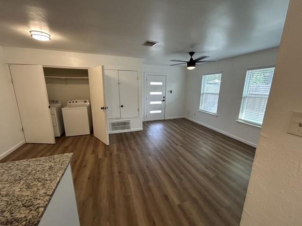 1118 E Brookswood Ave A, Austin, TX 78721