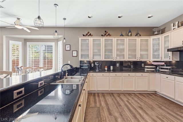 8052 Dark Hollow Place, Las Vegas, NV 89117