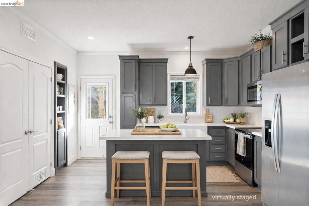 Image 24 of property listing at 319 N San Pedro RD, San Rafael, CA 94903