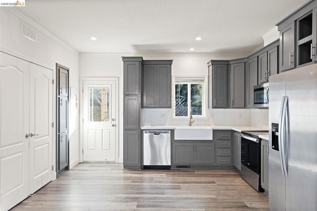 Image 25 of property listing at 319 N San Pedro RD, San Rafael, CA 94903