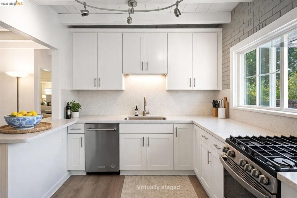 Image 3 of property listing at 319 N San Pedro RD, San Rafael, CA 94903