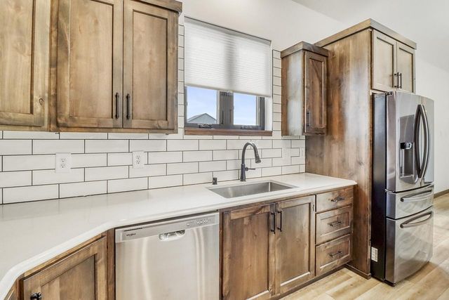 1153 45th Avenue S, Moorhead, MN 56560