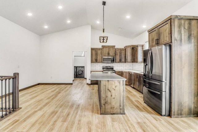 1153 45th Avenue S, Moorhead, MN 56560