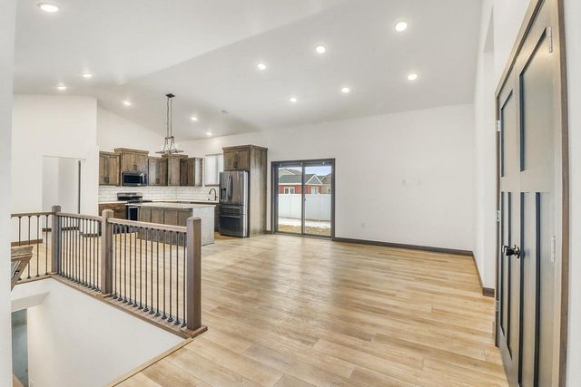 1153 45th Avenue S, Moorhead, MN 56560