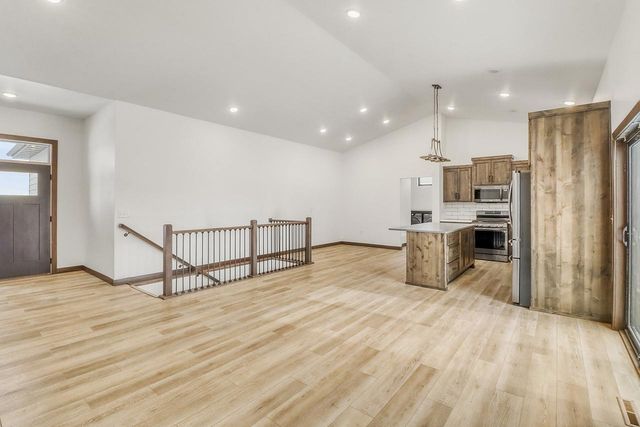 1153 45th Avenue S, Moorhead, MN 56560