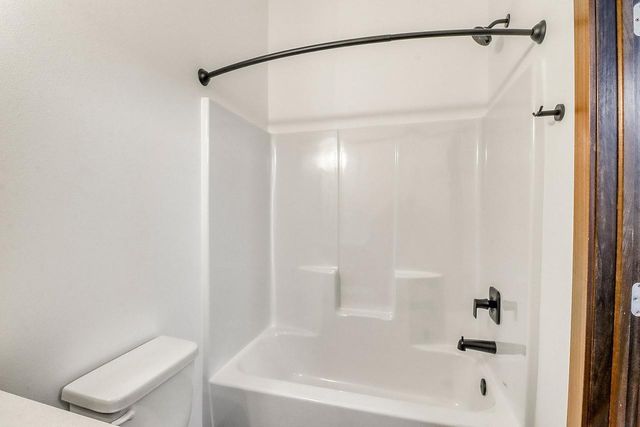 1153 45th Avenue S, Moorhead, MN 56560