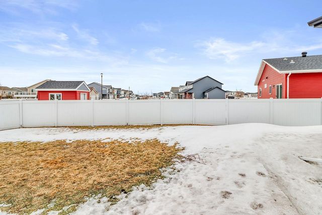1153 45th Avenue S, Moorhead, MN 56560