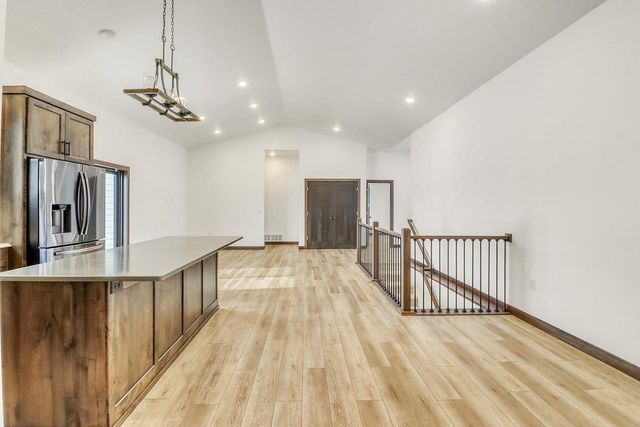 1153 45th Avenue S, Moorhead, MN 56560