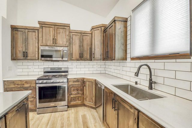 1153 45th Avenue S, Moorhead, MN 56560