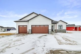 1153 45th Avenue S, Moorhead, MN 56560