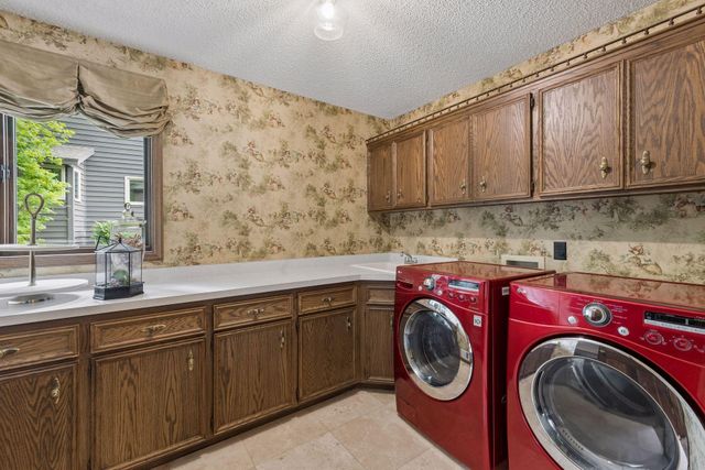 7885 133rd Street W, Apple Valley, MN 55124