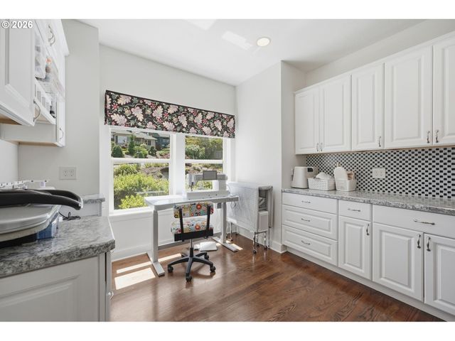 2790 CARRIAGE Way, West Linn, OR 97068