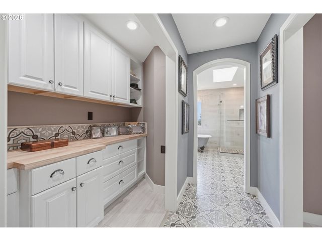 2790 CARRIAGE Way, West Linn, OR 97068