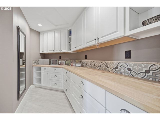 2790 CARRIAGE Way, West Linn, OR 97068