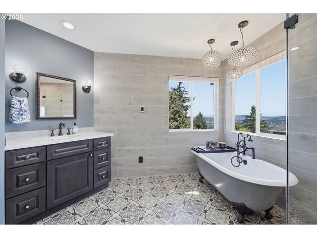 2790 CARRIAGE Way, West Linn, OR 97068