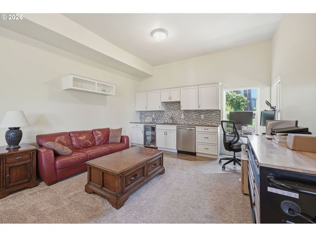 2790 CARRIAGE Way, West Linn, OR 97068