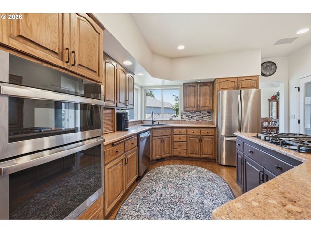 2790 CARRIAGE Way, West Linn, OR 97068