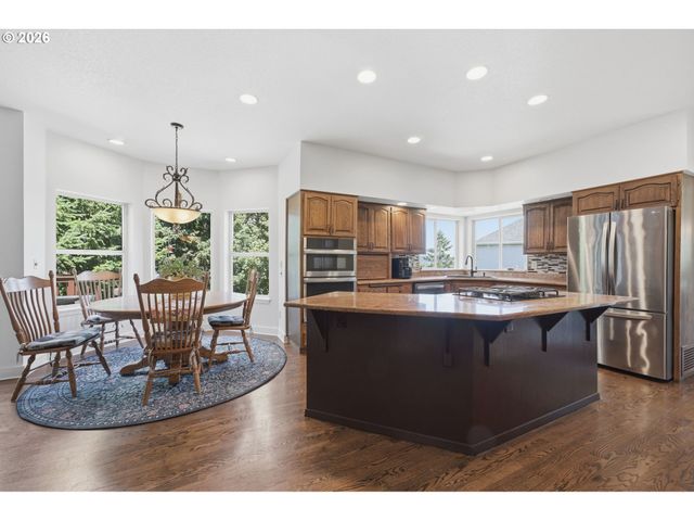 2790 CARRIAGE Way, West Linn, OR 97068