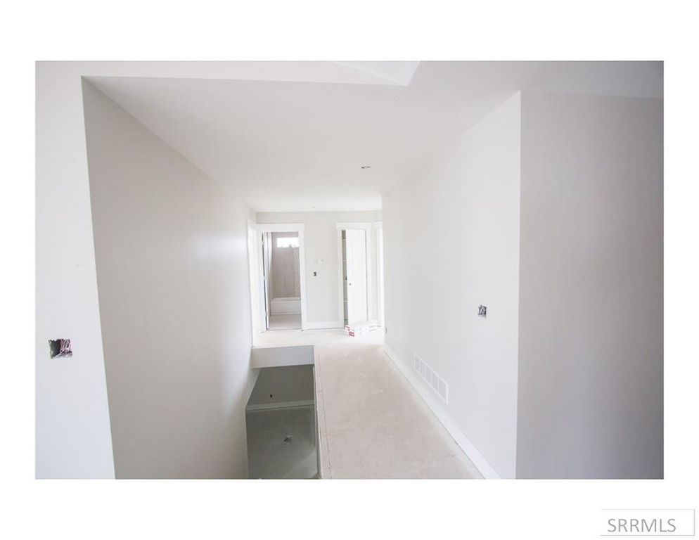 Image 10 of property listing at 2071 S Bellagio Drive, Ammon, ID 83401